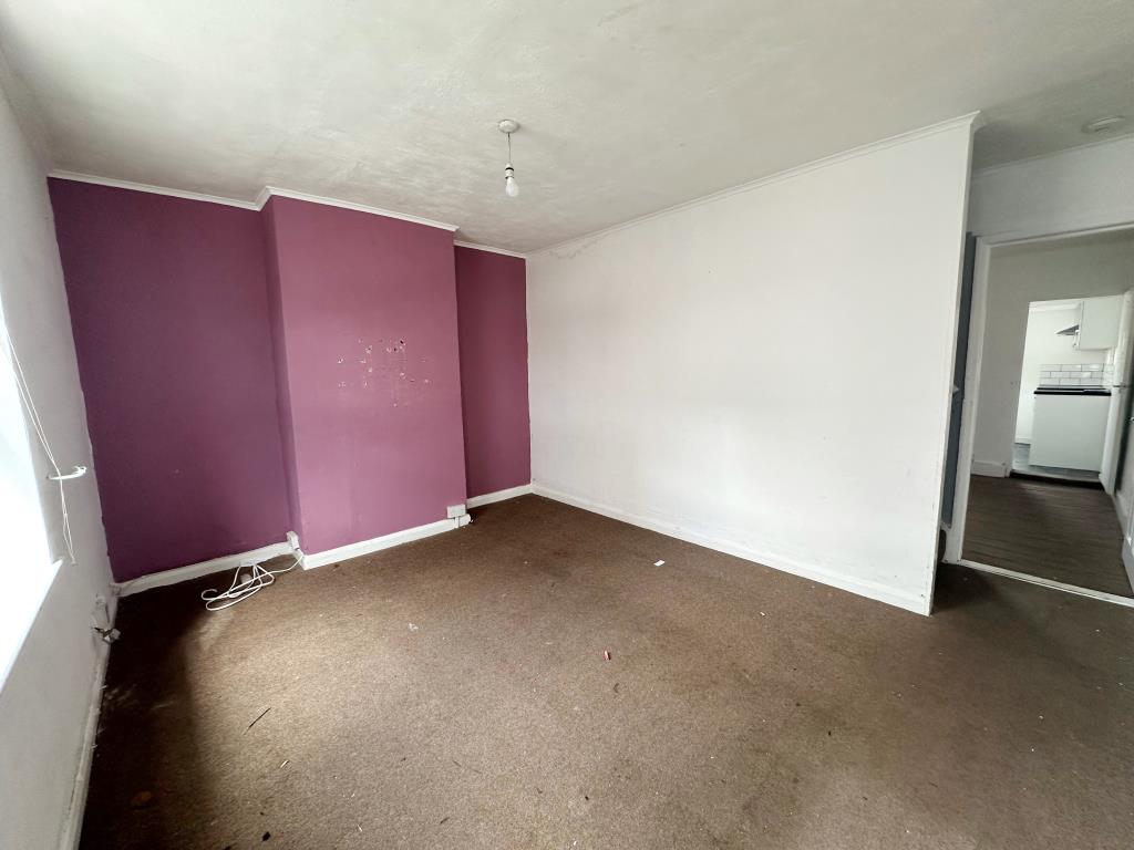 Lot: 115 - MID-TERRACE HOUSE FOR REFURBISHMENT - living room